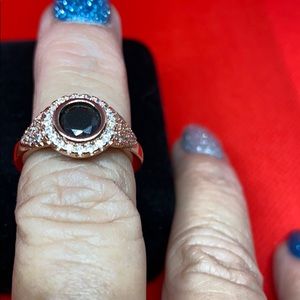Rose gold colored ringWith Blackstone